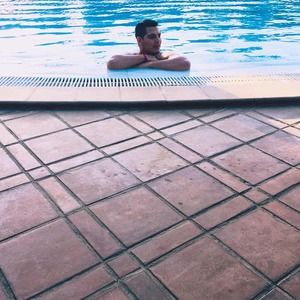 Meet your Posher, Adolfo